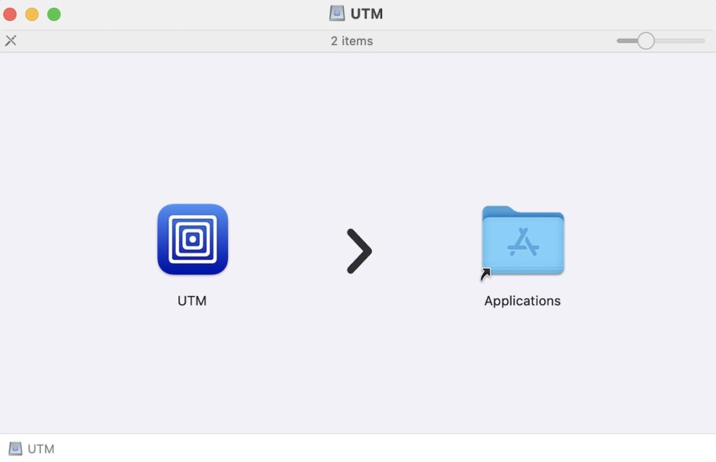 UTM Virtual Machine application ready to be dragged and dropped over Applications folder